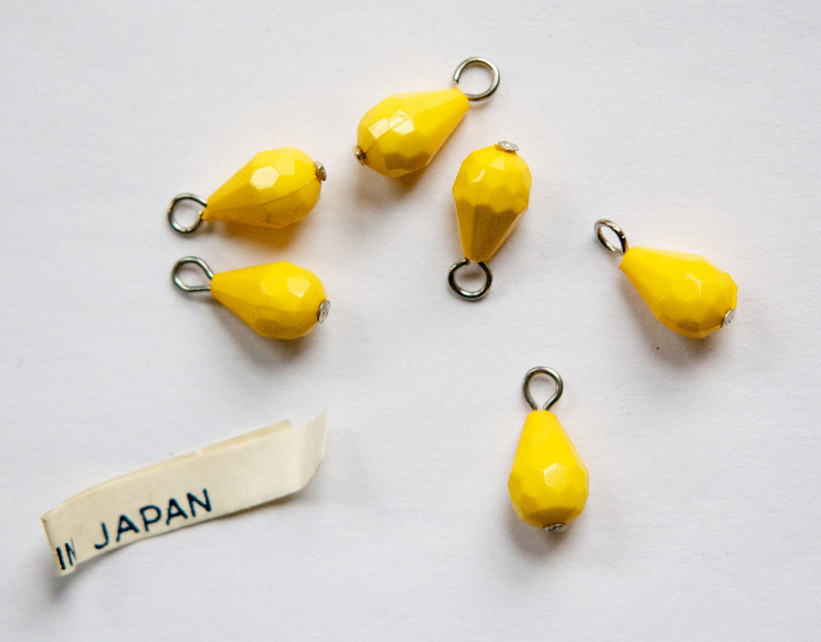 Vintage Opaque Yellow Faceted Acrylic Teardrop with Silver Loop Japan drp095B