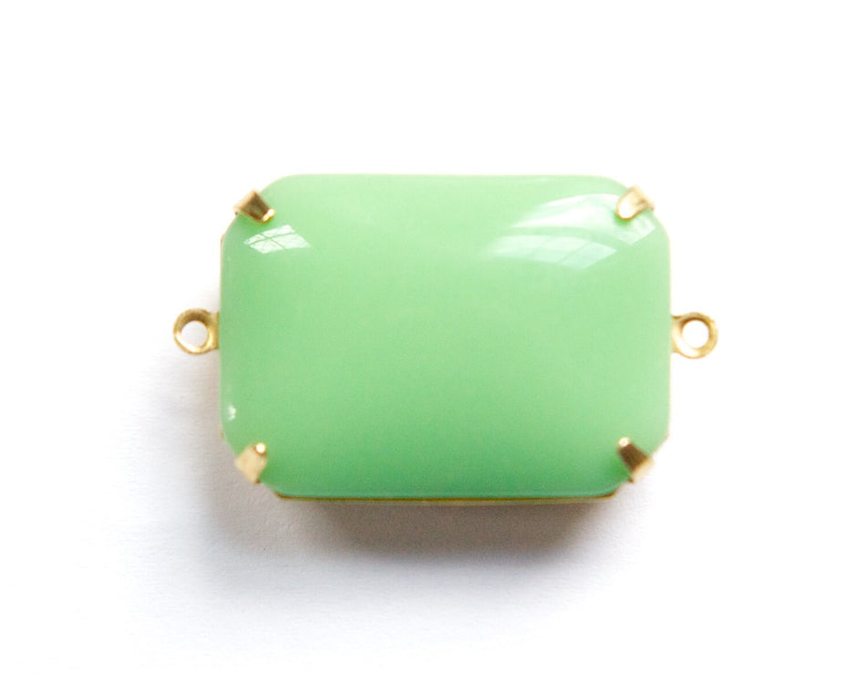 Vintage Smooth Green Glass 2 Loop Brass Setting 25x18mm squ012B2