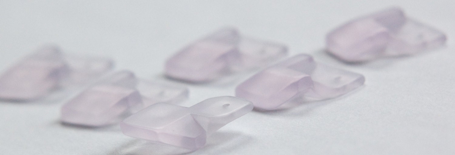 Vintage Acrylic Matte Pale Purple Geometric Triangle Drop chr147