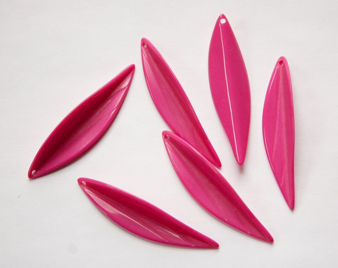 Vintage Opaque Pink Leaf Pendants Drops Germany (8) pnd098B