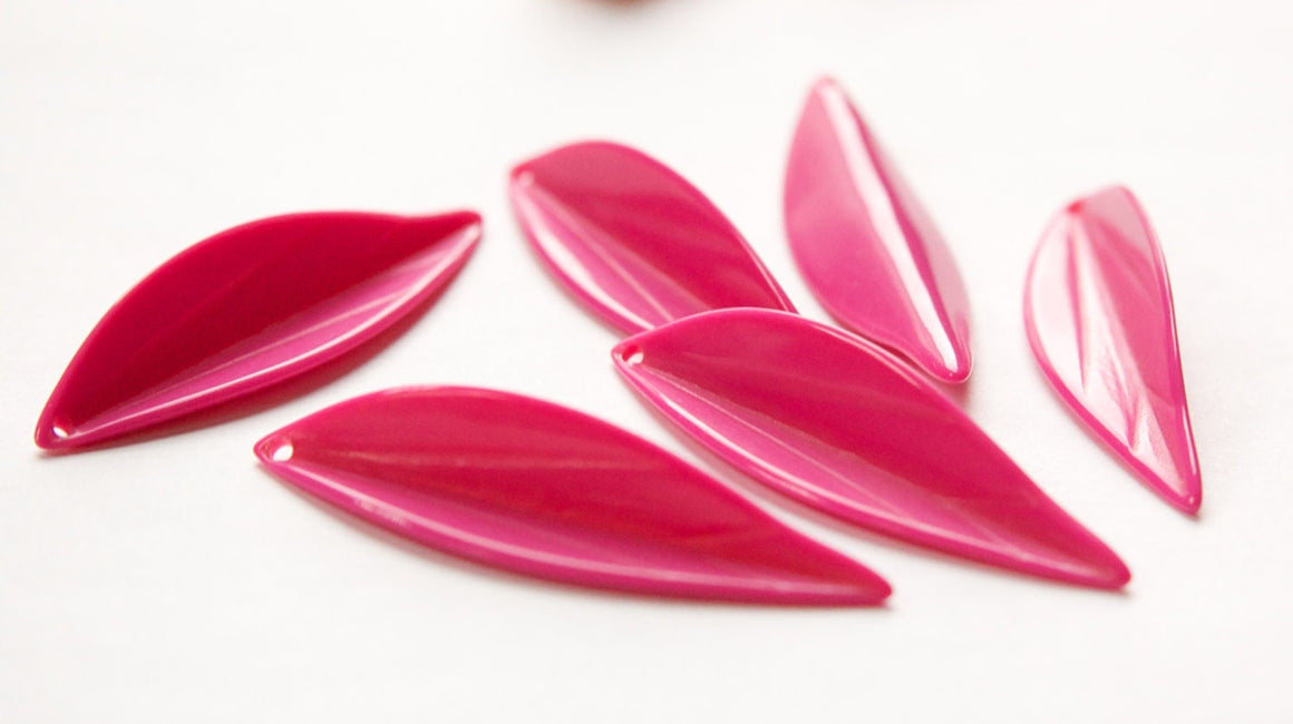 Vintage Opaque Pink Leaf Pendants Drops Germany (8) pnd098B