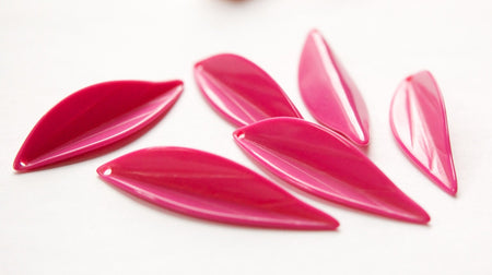 Vintage Opaque Pink Leaf Pendants Drops Germany (8) pnd098B