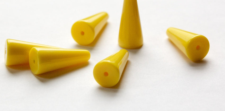 Vintage Opaque Yellow Triangle Teardrop Acrylic Beads (6) bds311D