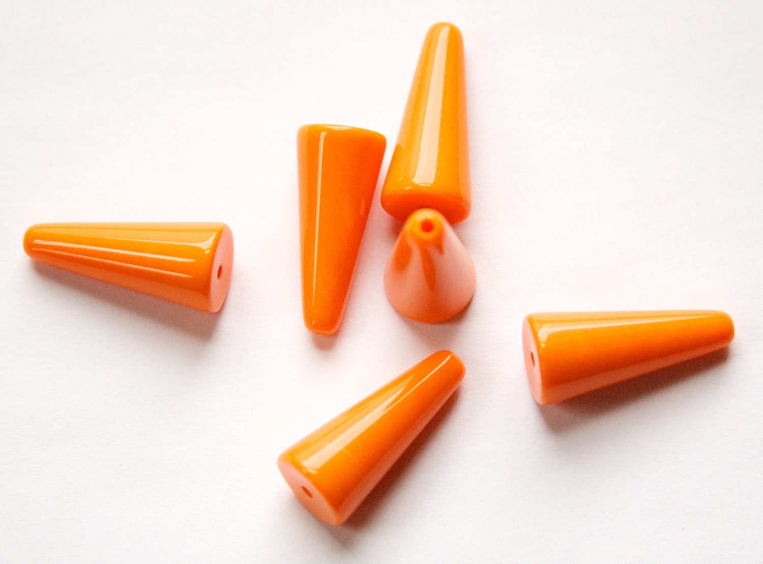 Vintage Opaque Orange Triangle Teardrop Acrylic Beads (6) bds311G