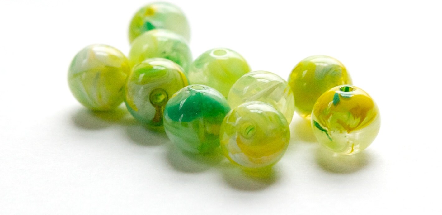 Vintage Green Yellow and White Marbled Lucite Beads 10mm bds960G