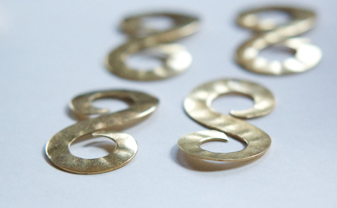Raw Brass Swirl or S Pendant Drop 41x21mm (4) mtl210