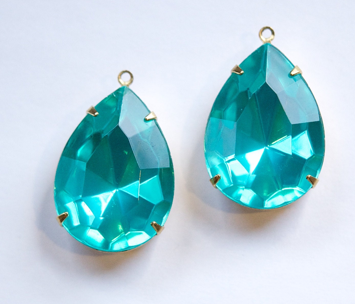 Vintage Faceted Aqua Blue Acrylic Teardrop Stone 1 Loop Brass Setting 25x18mm (2) par010D