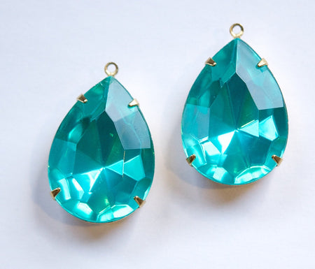 Vintage Faceted Aqua Blue Acrylic Teardrop Stone 1 Loop Brass Setting 25x18mm (2) par010D