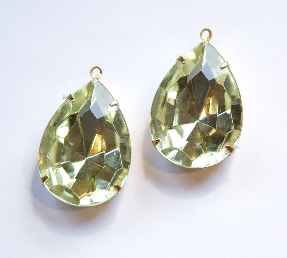 Vintage Faceted Jonquil Acrylic Teardrop Stone 1 Loop Brass Setting 25x18mm par010E