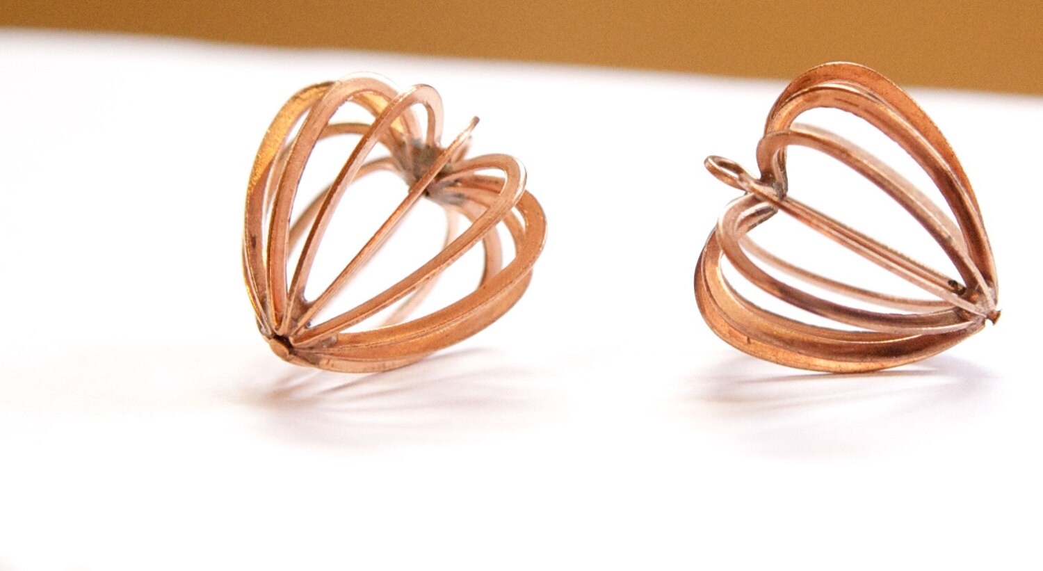 Vintage Large Copper Tone Heart Wire Drops Pendants (2) chr119A