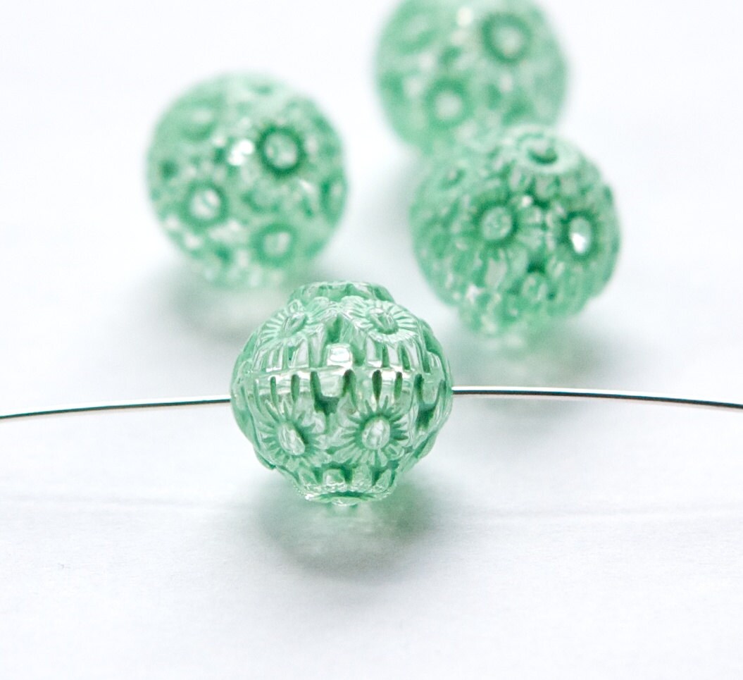 Mint Green on Crystal Etched Acrylic Beads 14mm (8) bds745H