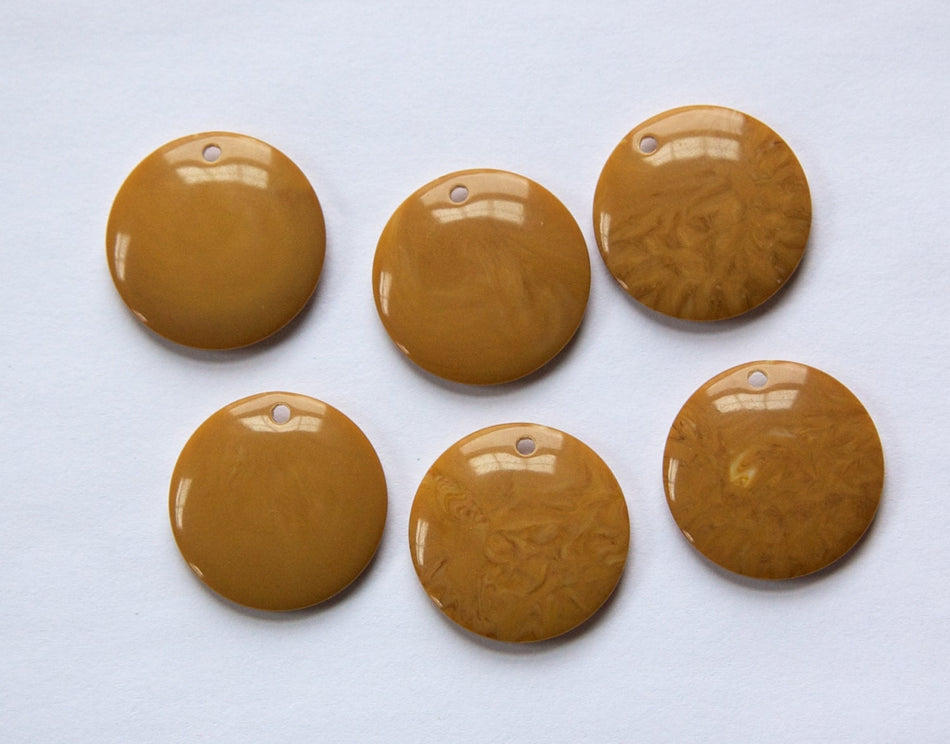 Vintage Taupe Brown Acrylic Circle Charms Drops (6) pnd161B