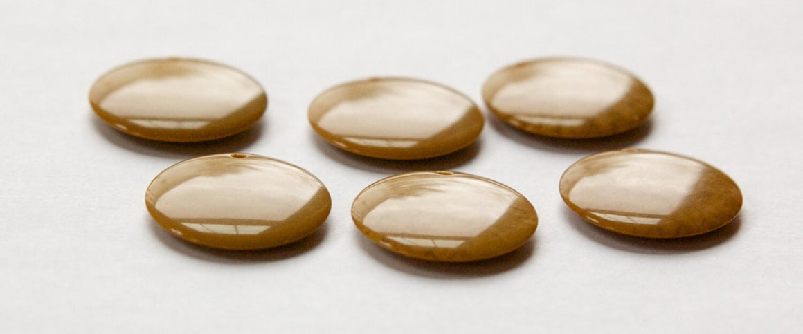 Vintage Taupe Brown Acrylic Circle Charms Drops (6) pnd161B