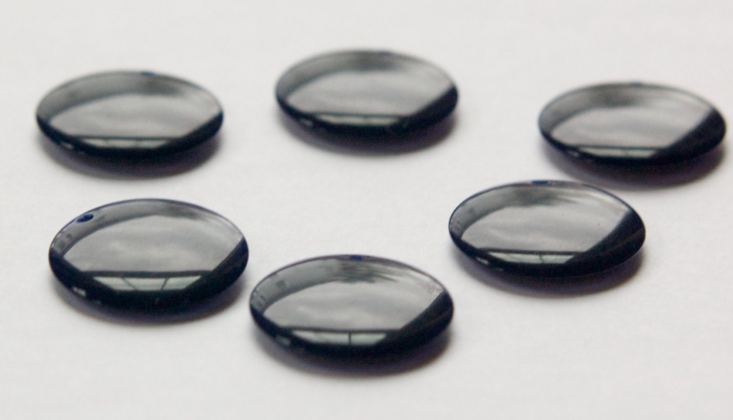 Vintage Navy Blue Acrylic Circle Charms Drops (6) pnd161C