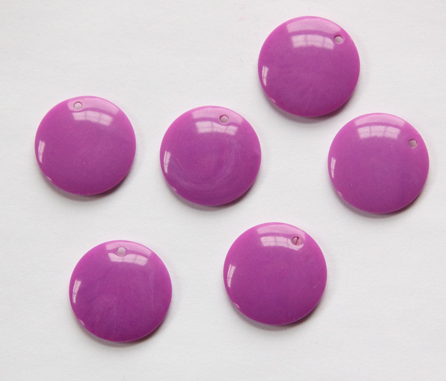 Vintage Lilac Purple Acrylic Circle Charms Drops (6) pnd161H
