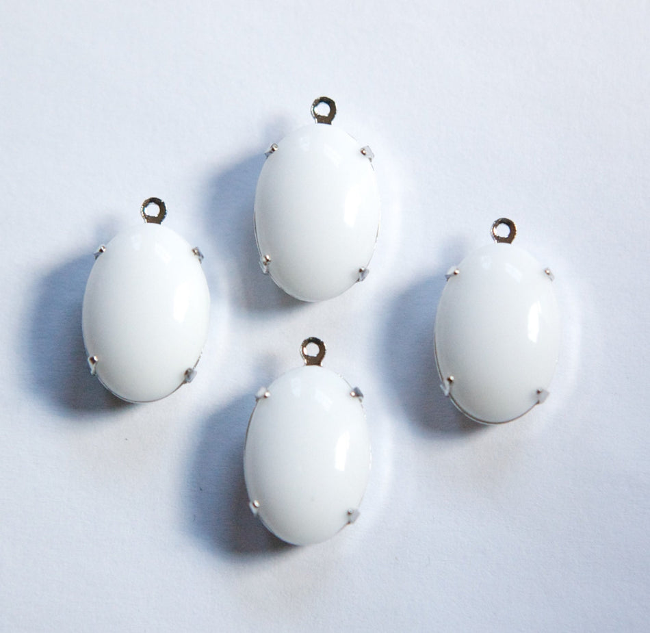 Vintage Opaque White Stone in 1 Loop Silver Plated Setting 16x11mm ovl013E