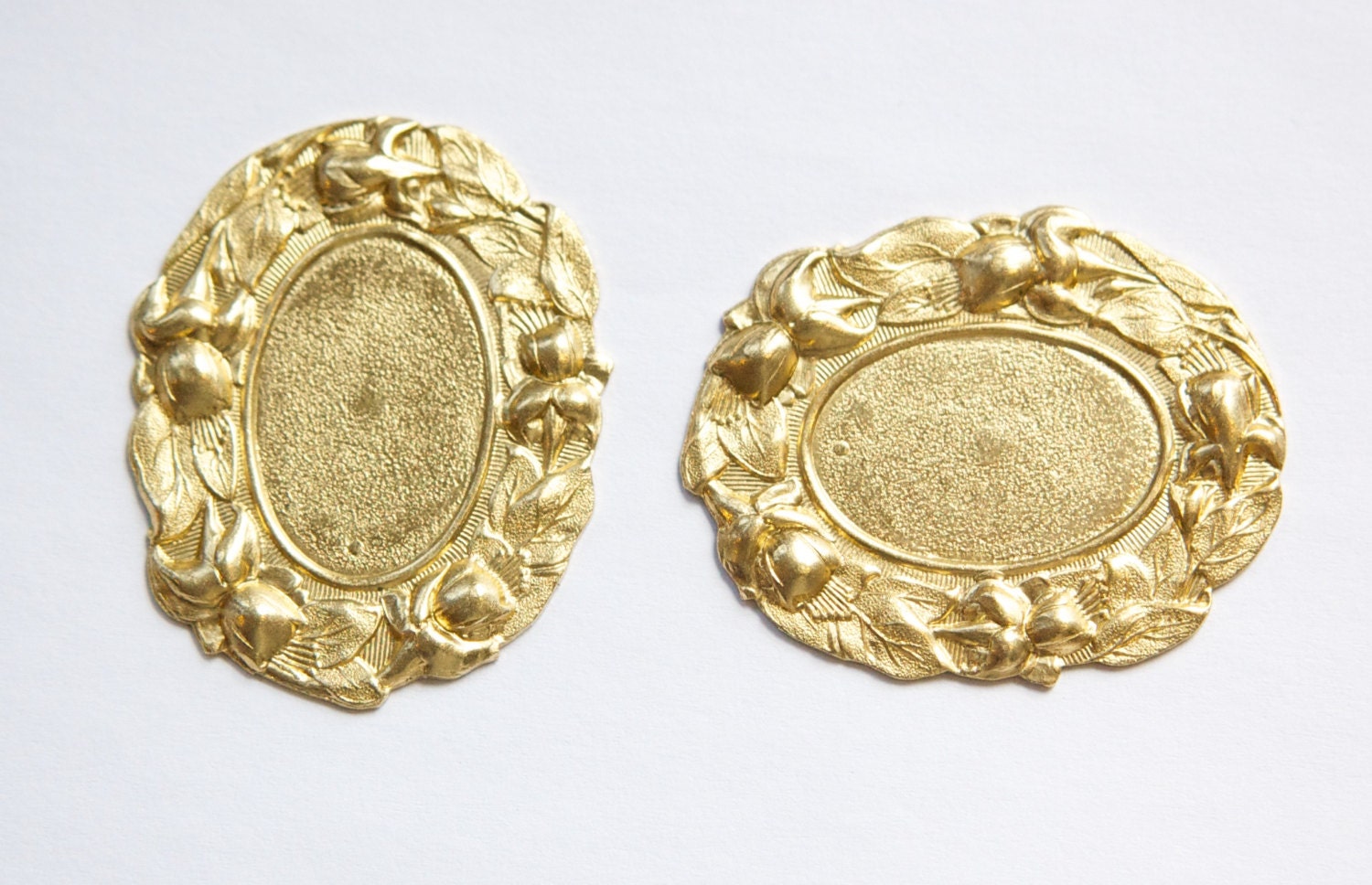Raw Brass Flower Border Setting 21x13mm (2) mtl173