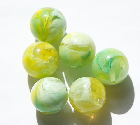 Vintage Green Yellow and White Marbled Lucite Beads 15mm bds960P