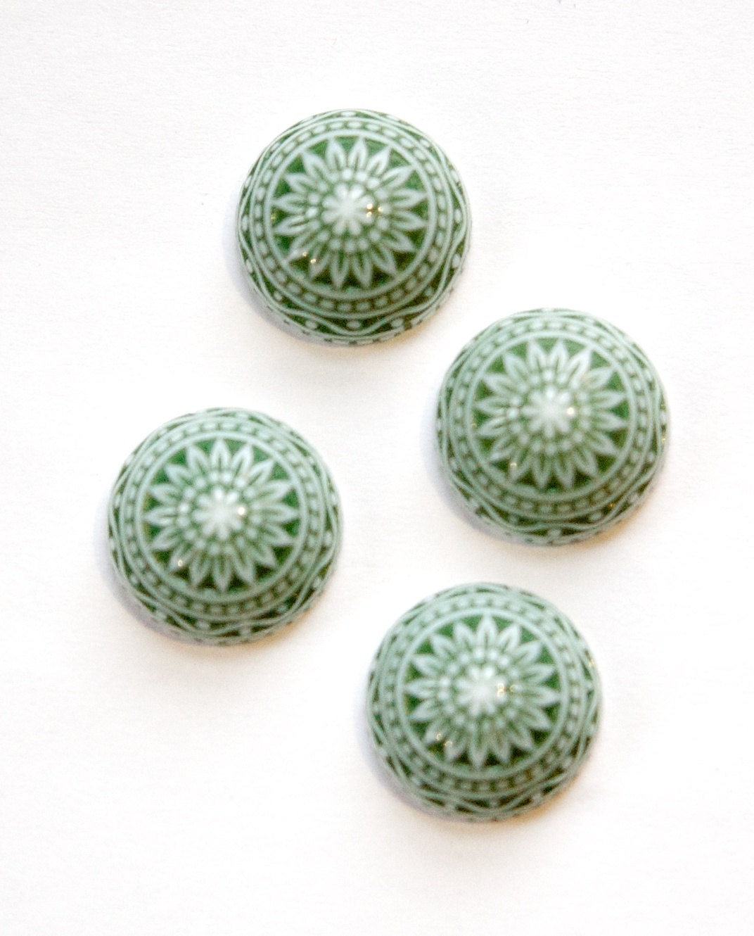 Vintage Etched Mosaic Green and White Cabochons 14mm cab713F