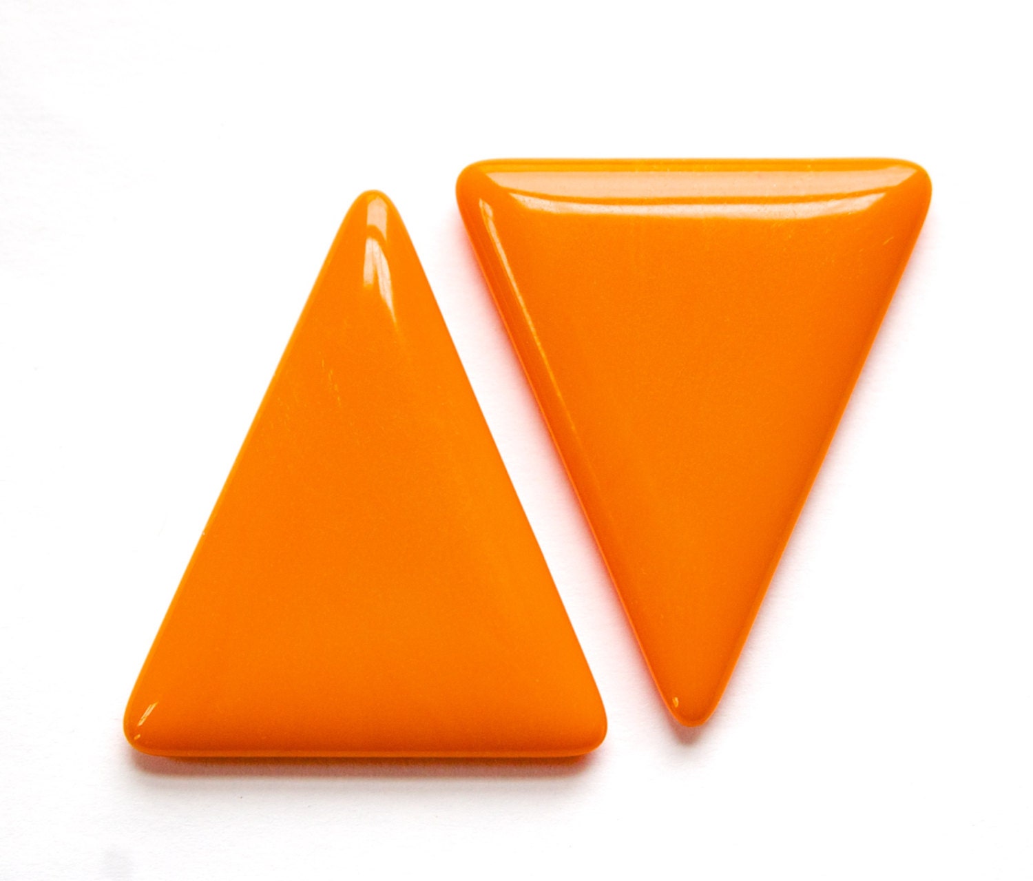 Vintage Orange Triangle Acrylic No Hole Findings (2) cab828F