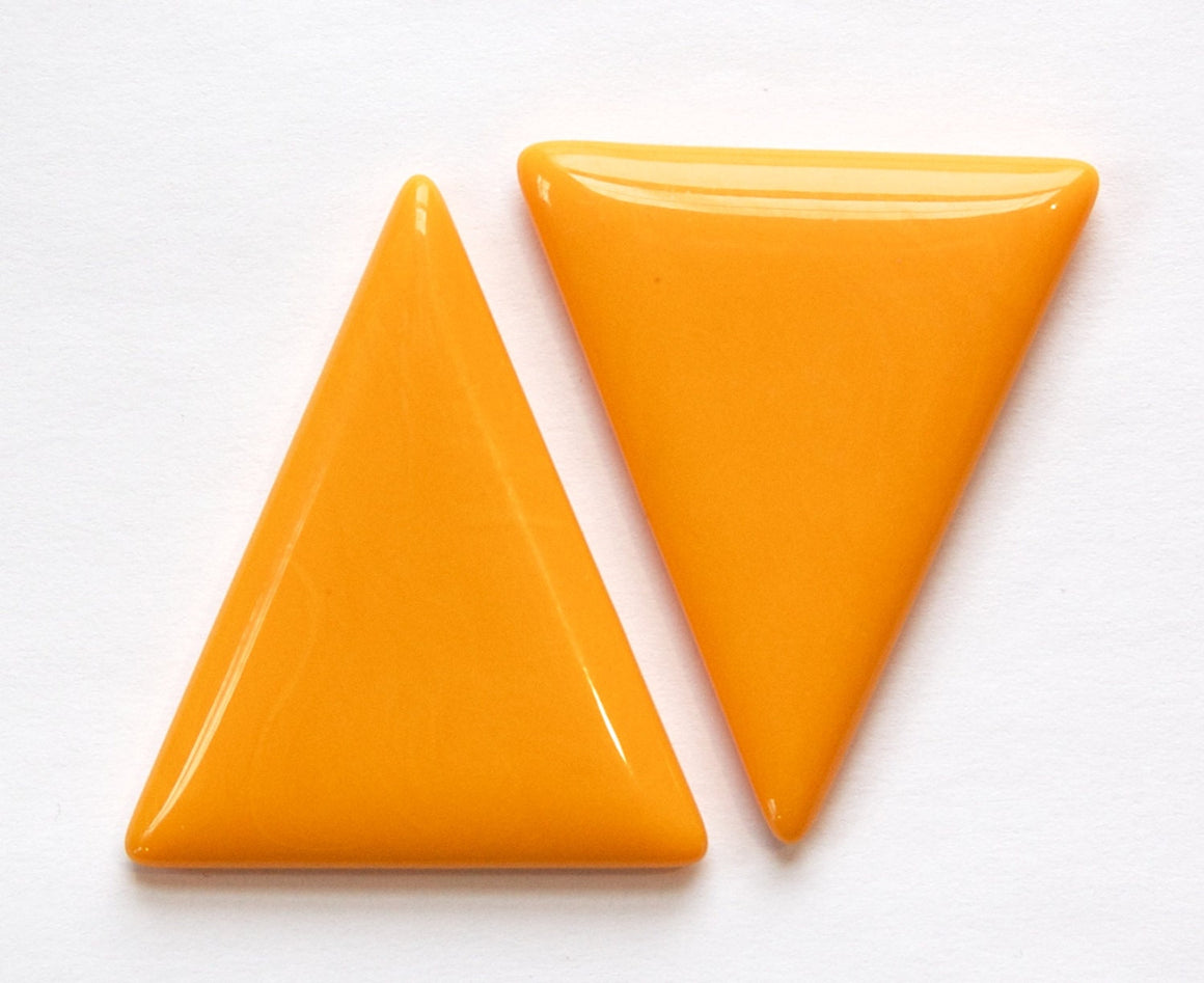 Vintage Tangerine Orange Triangle Acrylic No Hole Findings (2) cab828E