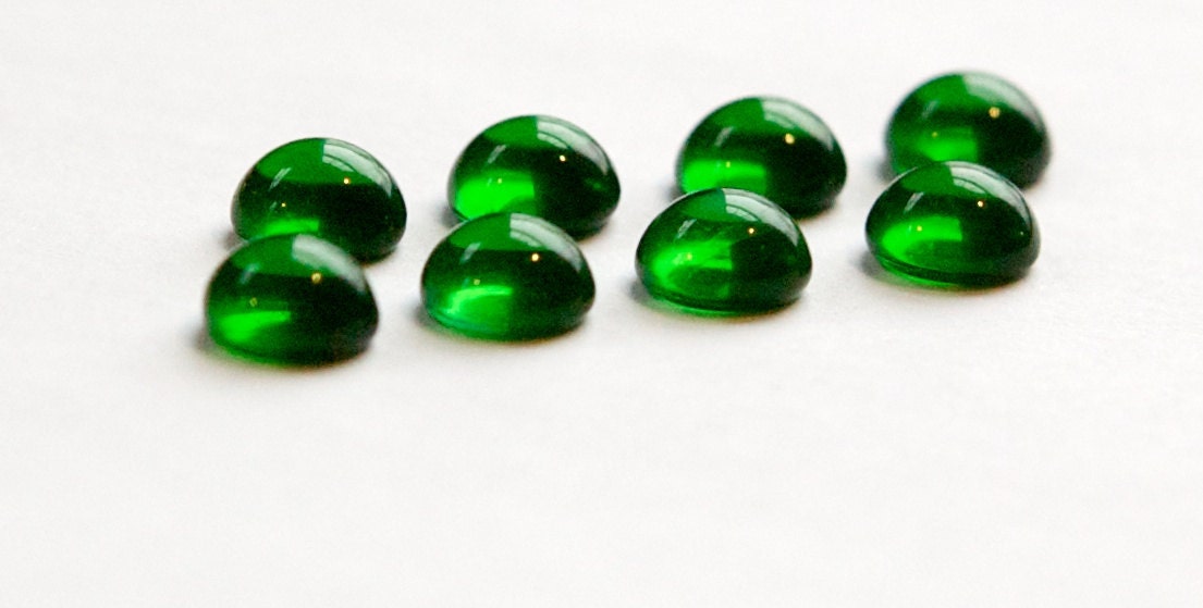 Emerald Green Glass Cabochons 7mm No Foil cab701P