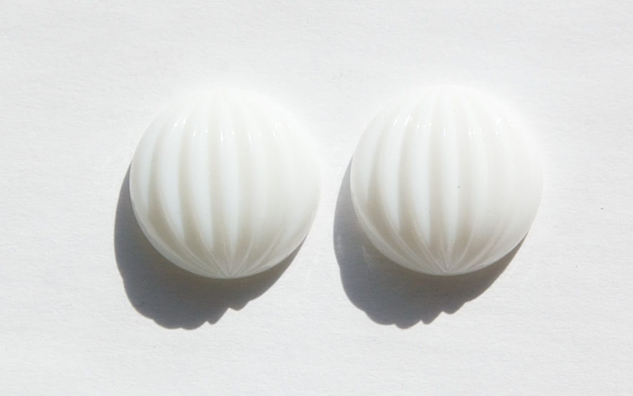 Vintage White Ribbed Melon Glass Cabochons 18mm cab209