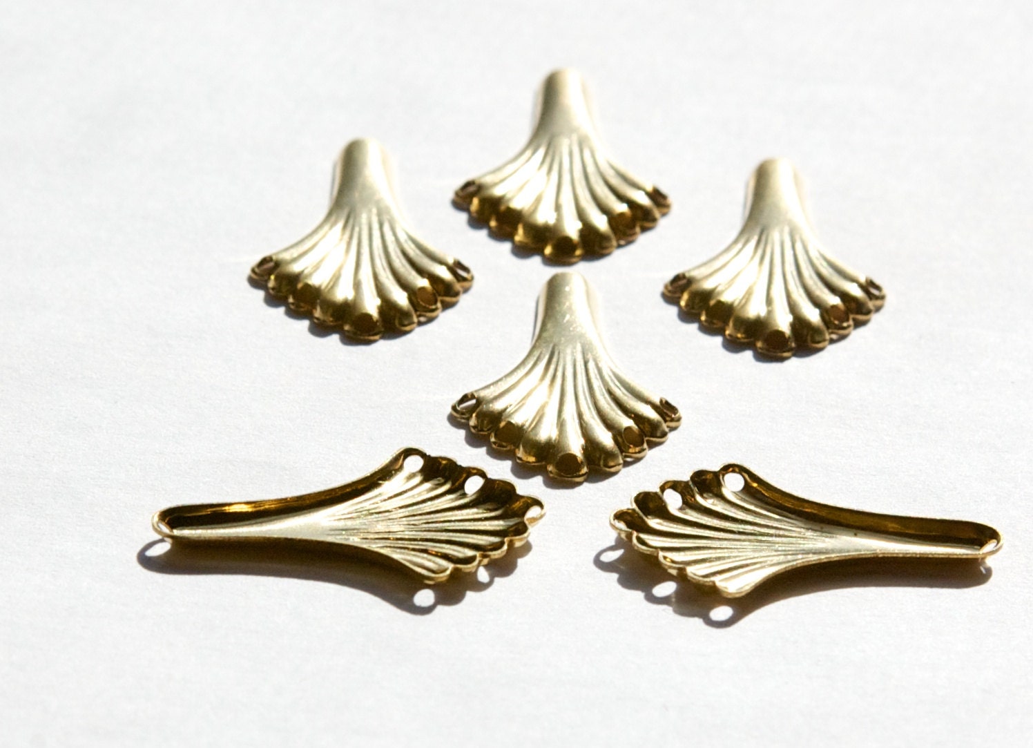6 Hole Raw Brass Fluted Fan Pendant Drop (6) mtl508A