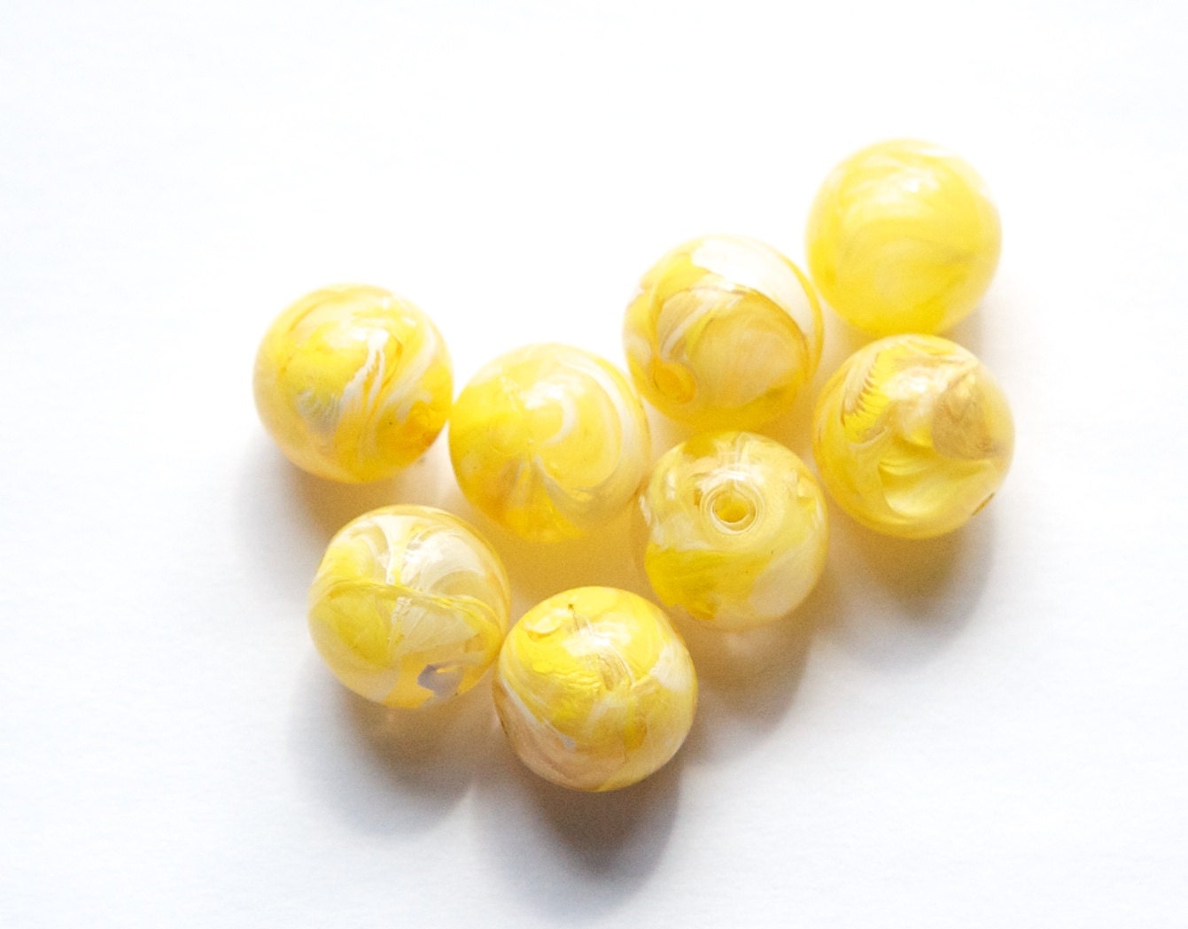 Vintage Yellow and White Marbled Lucite Beads 12mm bds960U