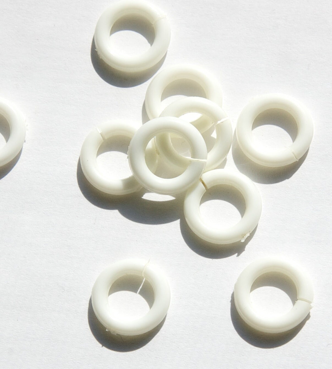 Vintage Acrylic White Split Ring Hoop Link 15mm bds076D