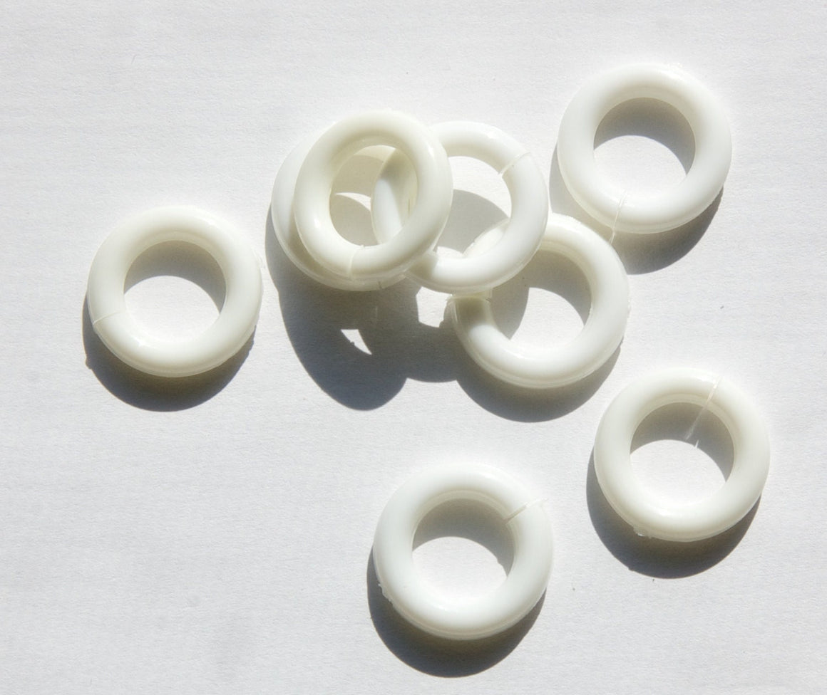 Vintage Acrylic White Split Ring Hoop Link 19mm bds076B