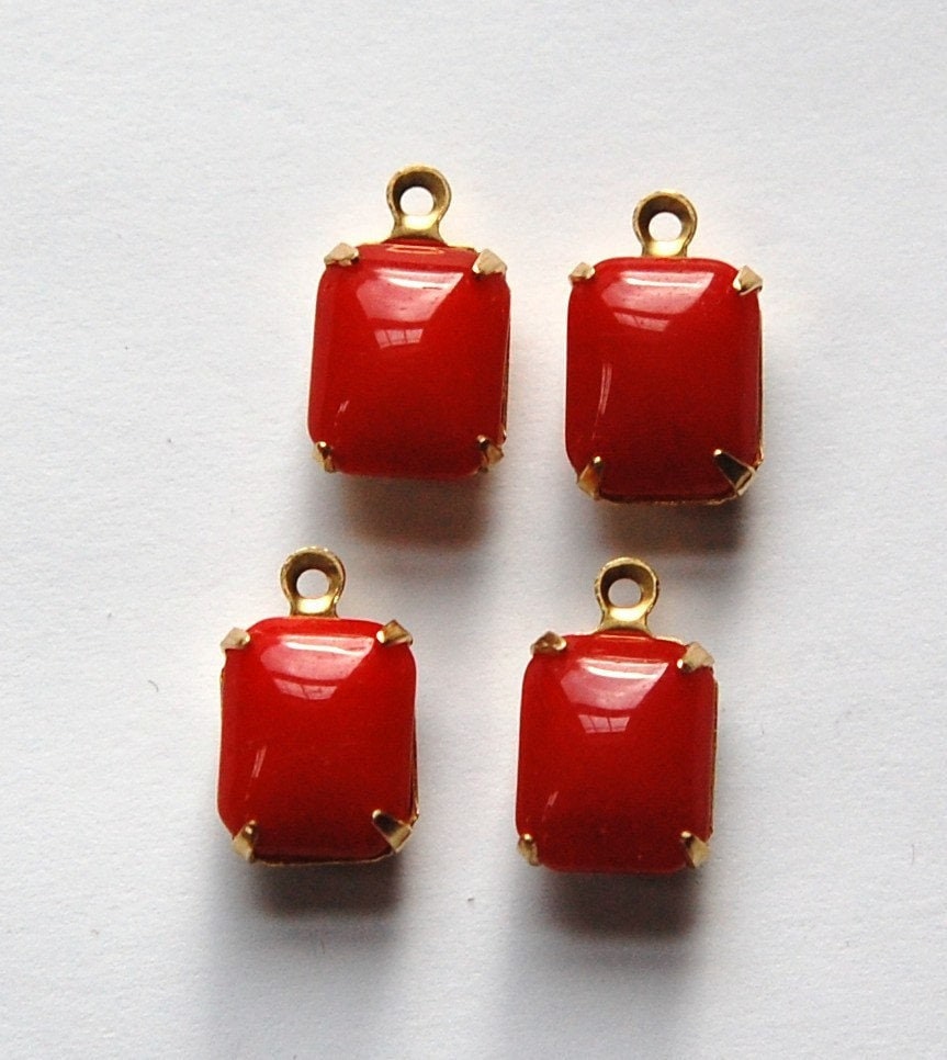 Vintage Opaque Red Stones in 1 Loop Brass Setting 10x8mm (4)
