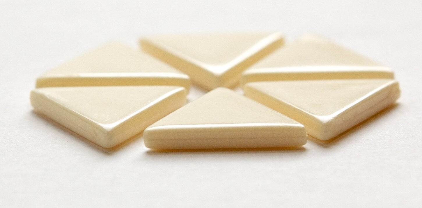 Vintage Acrylic Creamy Beige Triangle Cabochons cab468