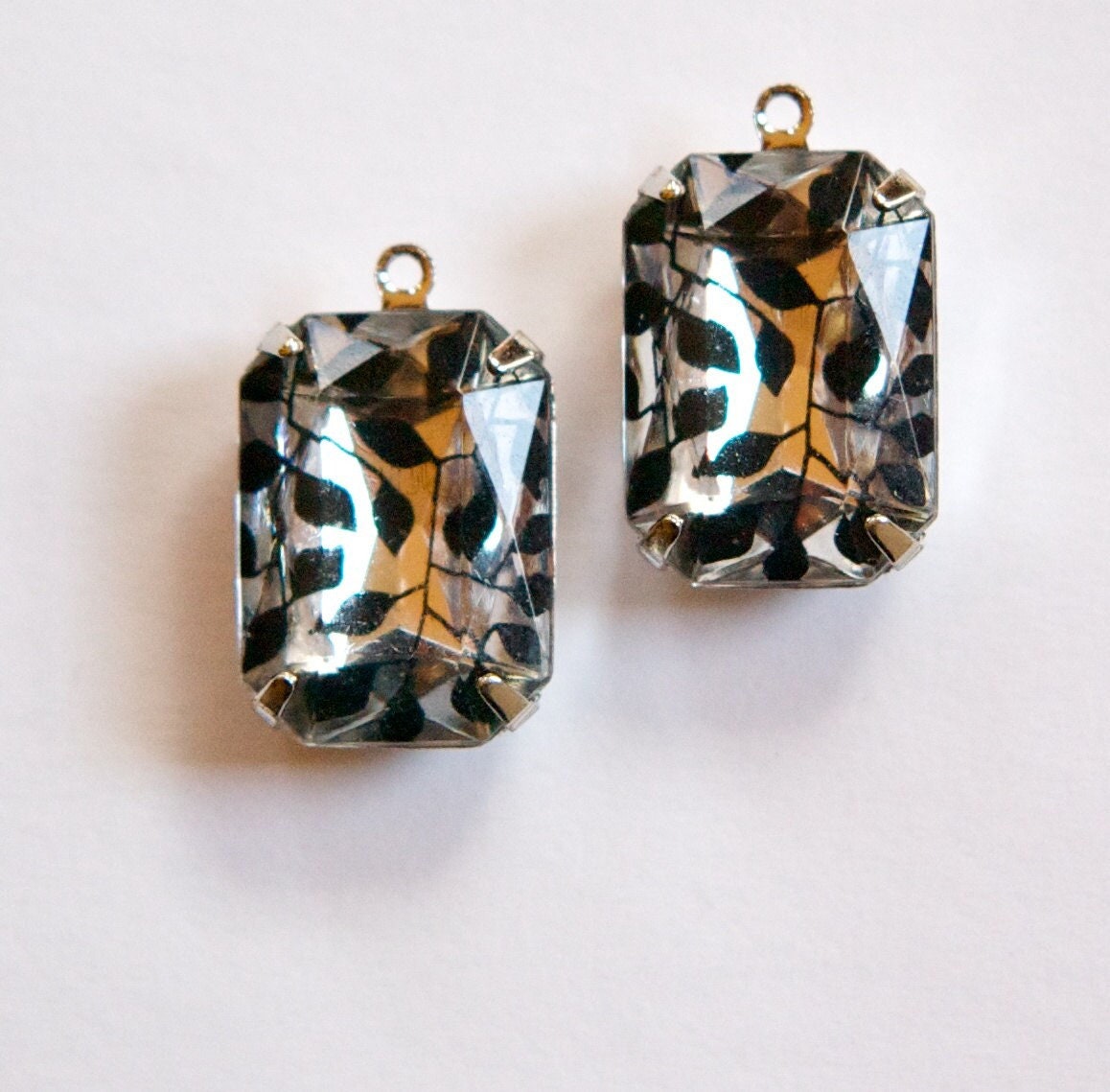 Vintage Clear Acrylic Stones with Black Ivy Design 1 Loop Silver Settings 18X13mm