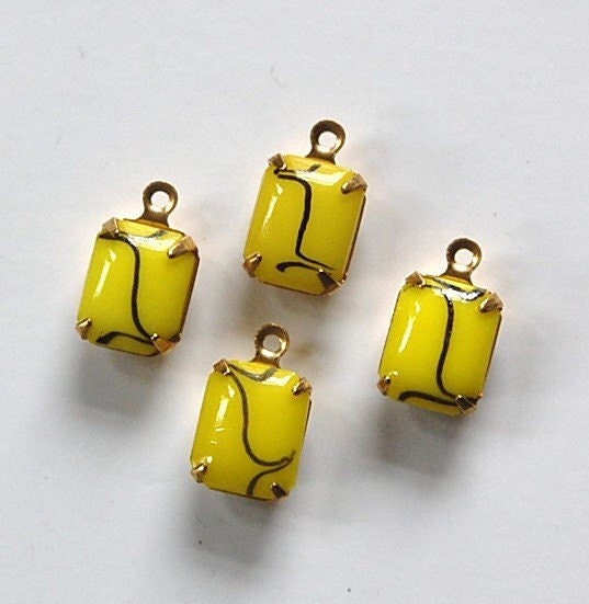 Vintage Opaque Yellow Stones with Black 1 Loop Brass Setting 10x8mm (4)