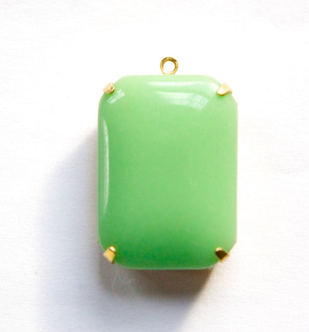 Vintage Smooth Green Glass 1 Loop Brass Setting 25x18mm squ012B