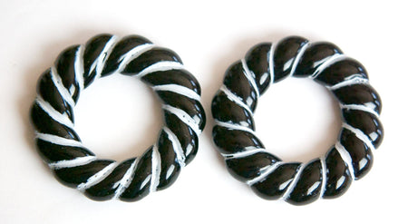 Vintage Acrylic Black with White Twist Hoops Pendants hps013B