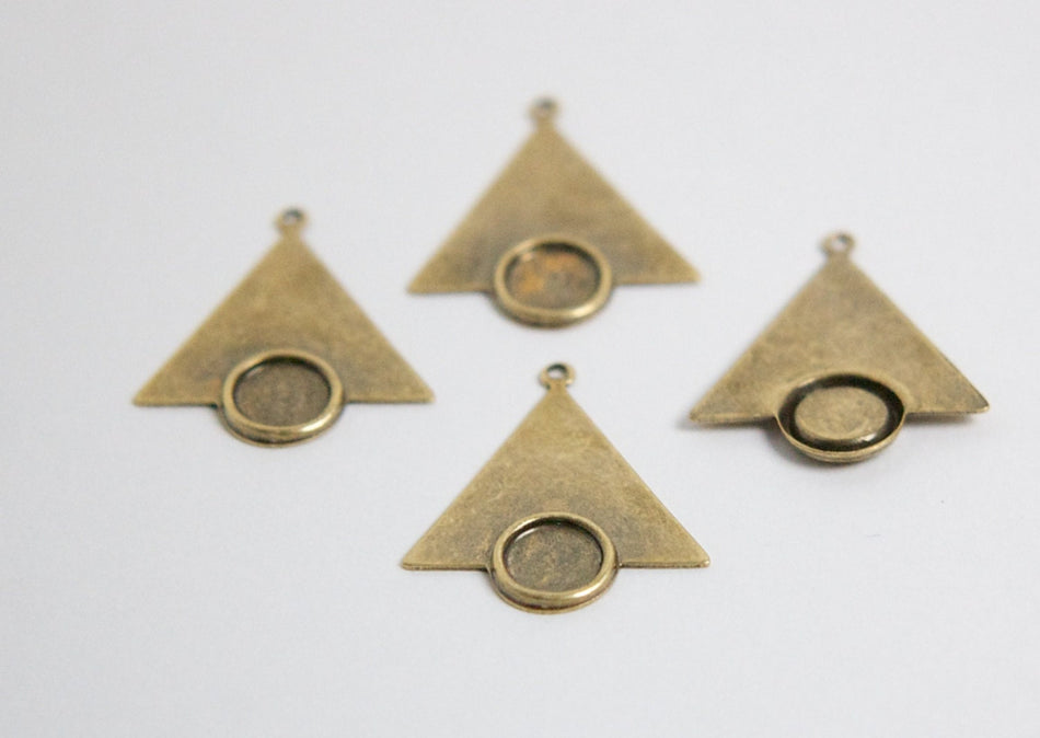 1 Loop Brass Ox Triangle Drops Charms with 7mm Setting (6) mtl066B