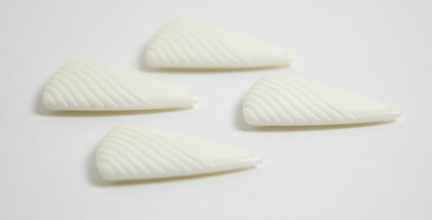 Vintage Acrylic Etched White Triangle Pendant Drops pnd029A