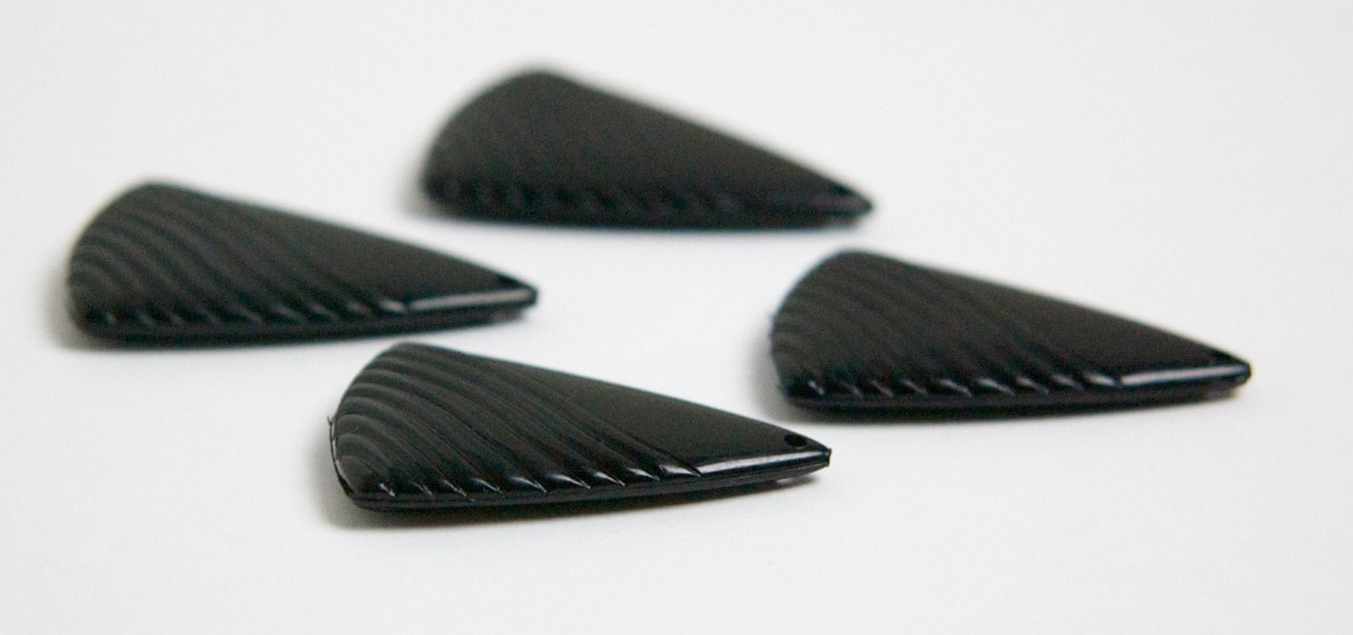 Vintage Acrylic Etched Black Triangle Pendant Drops pnd029B