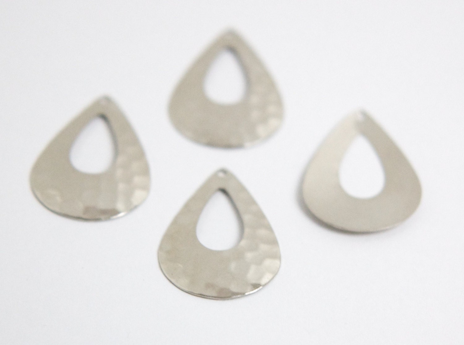1 Hole Silver Plated Hammered Cutout Teardrop Pendants (4)