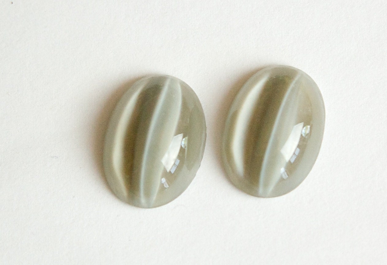Vintage Moonglow Like Light Gray Cats Eye Glass Cabochons 18x13mm cab244