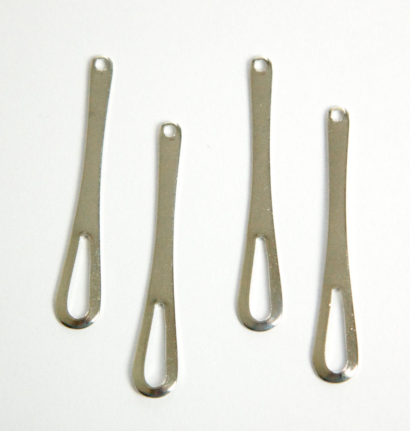 Silver Plated Long Rounded Open Teardrop Pendant Drops (6) mtl373D
