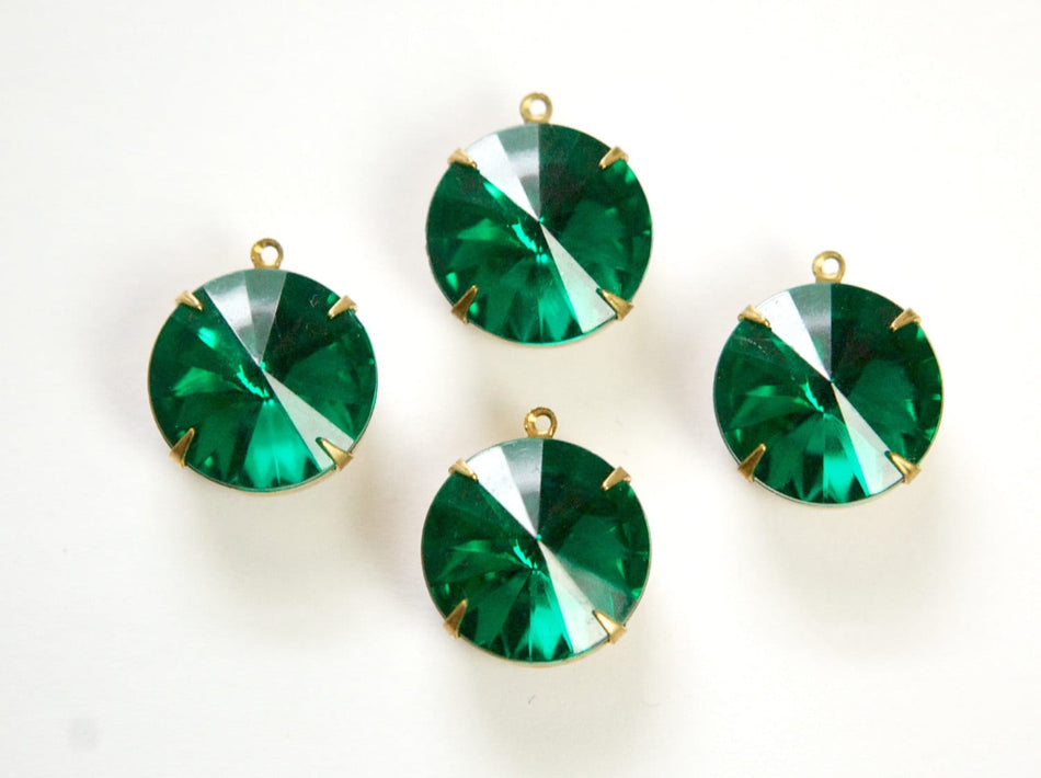 Vintage Emerald Rivoli Acrylic Stones 1 Loop Brass Settings 15mm (4) rnd006F