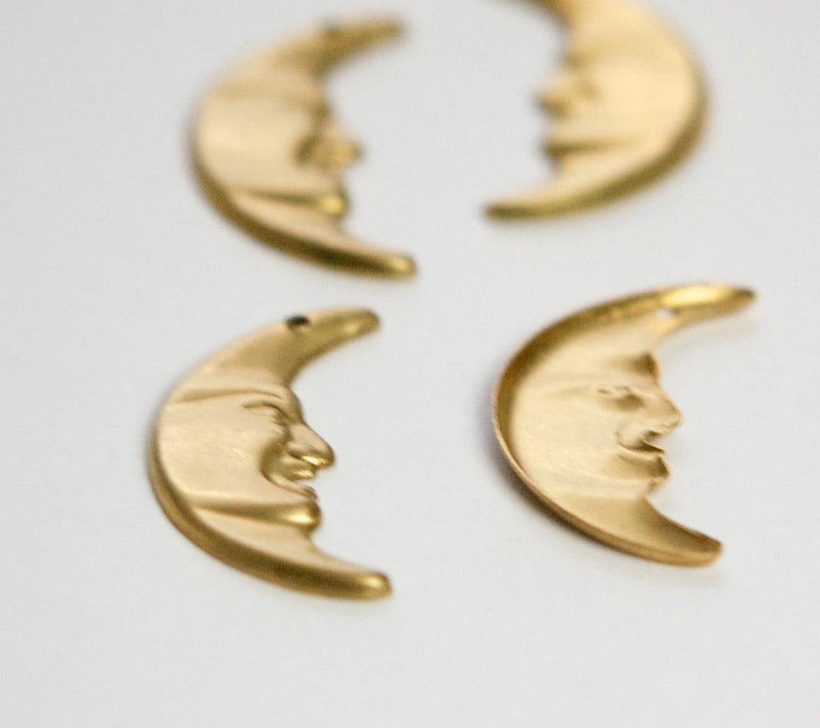 Man in the Moon Raw Brass Pendant Charms Drops (6) mtl385A