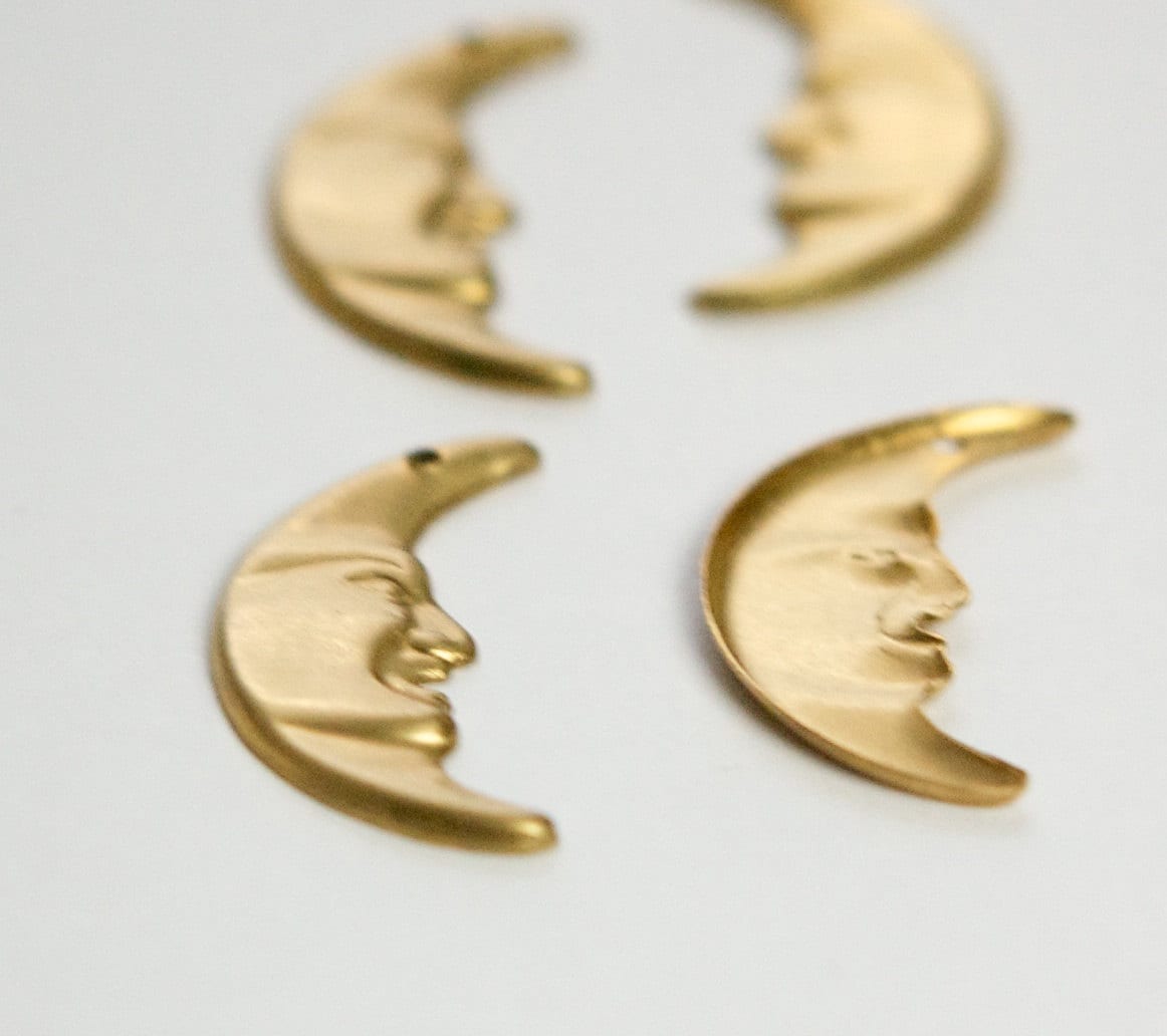 Man in the Moon Raw Brass Pendant Charms Drops (6) mtl385A