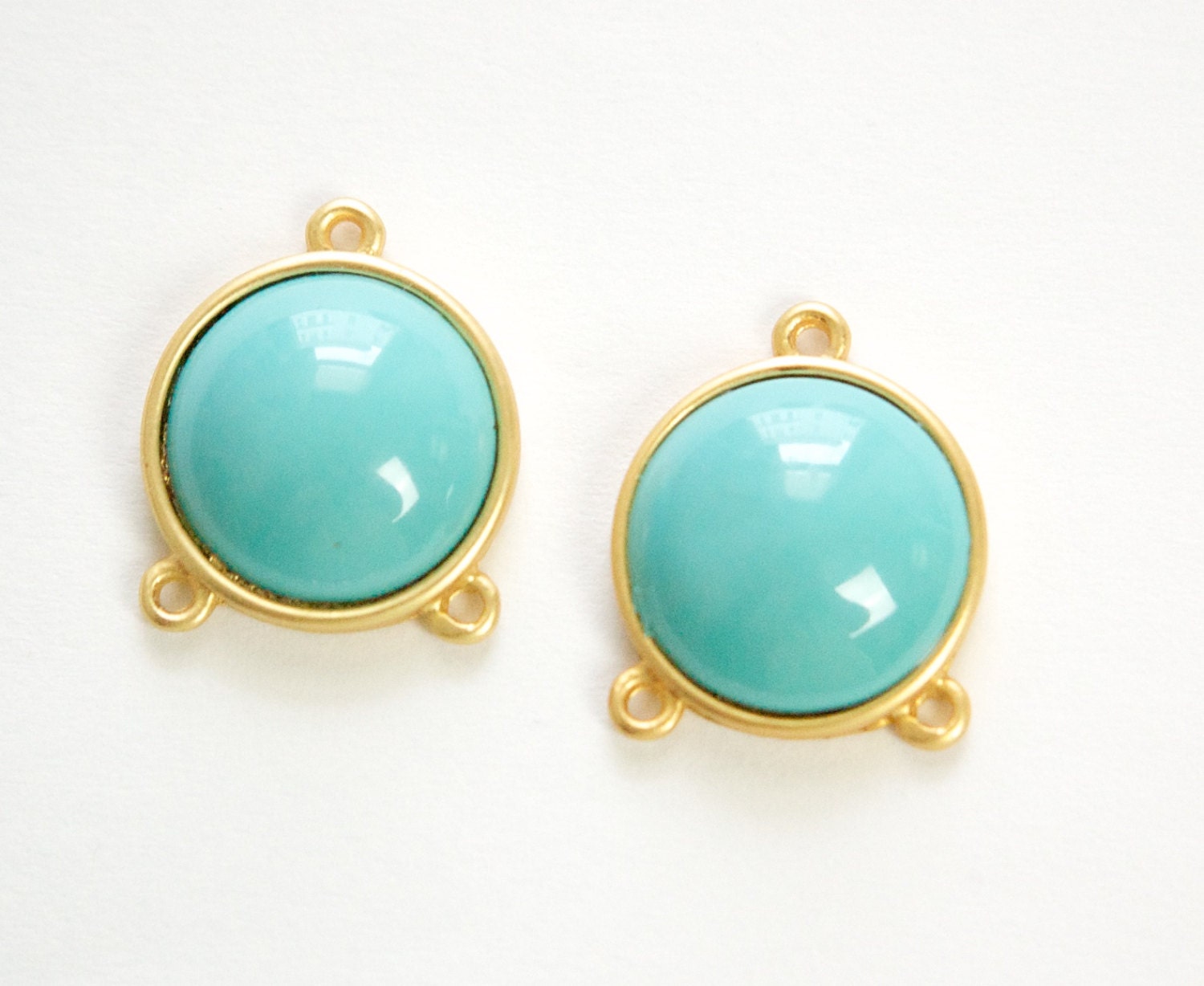 Acrylic Turquoise Cabochon in 3 Loop Gold Tone Setting pnd162A