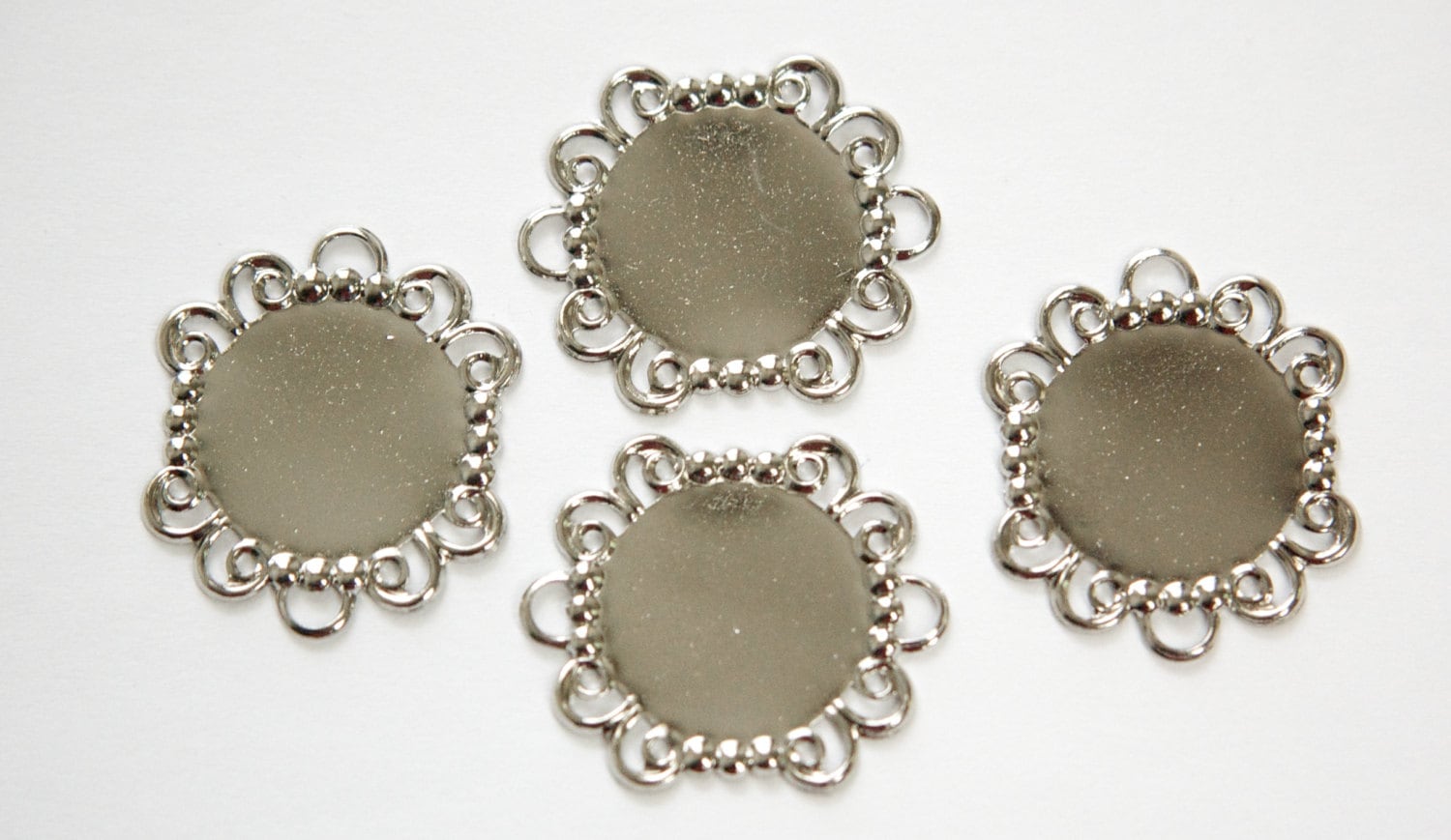 Silver Plated 18mm Round Scroll Edged Setting Connector (6) mtl300A