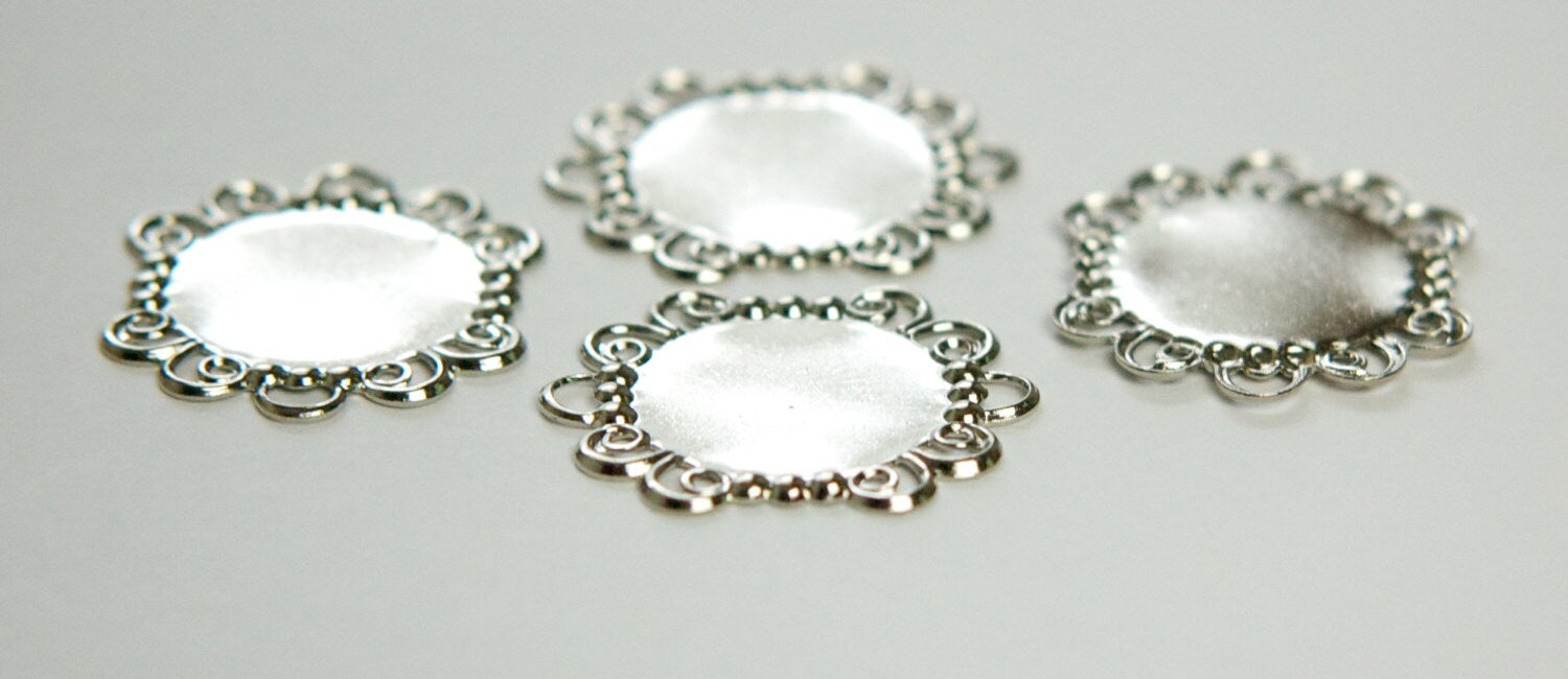 Silver Plated 18mm Round Scroll Edged Setting Connector (6) mtl300A