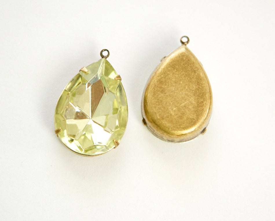 Vintage Faceted Jonquil Acrylic Teardrop Stone 1 Loop Brass Ox Setting 25x18mm par012E